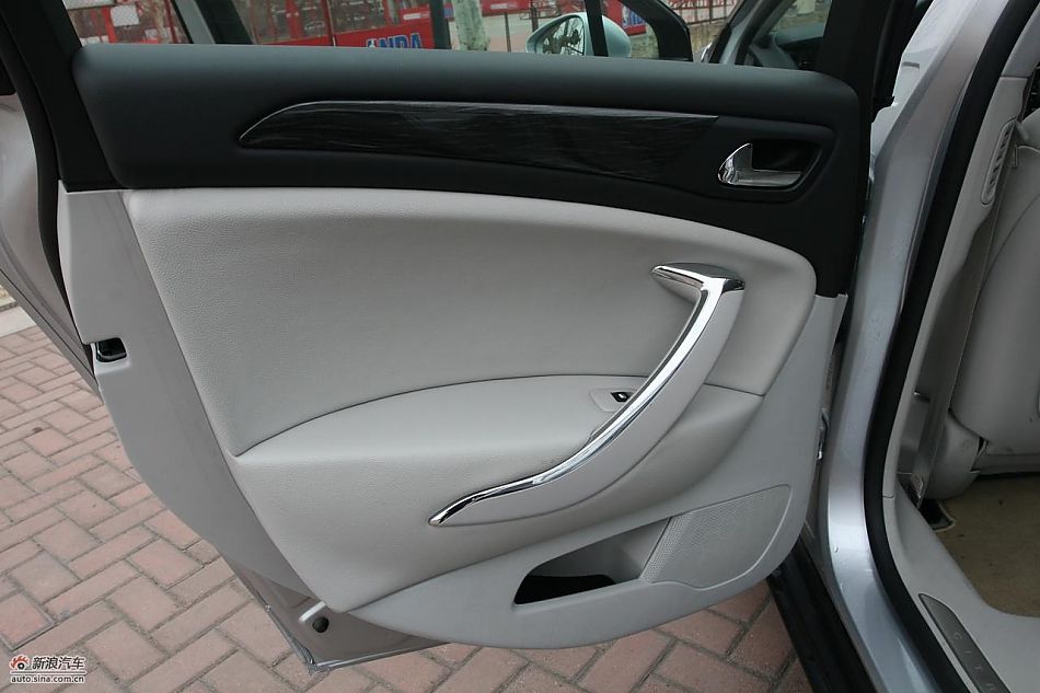 东风雪铁龙C5 2.3L尊雅型