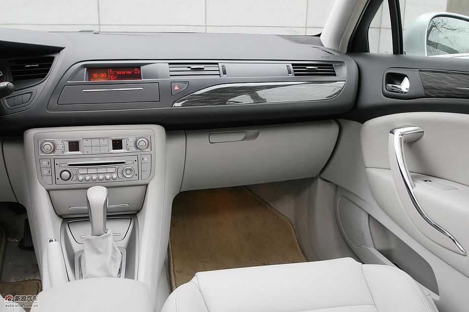 东风雪铁龙C5 2.3L尊雅型