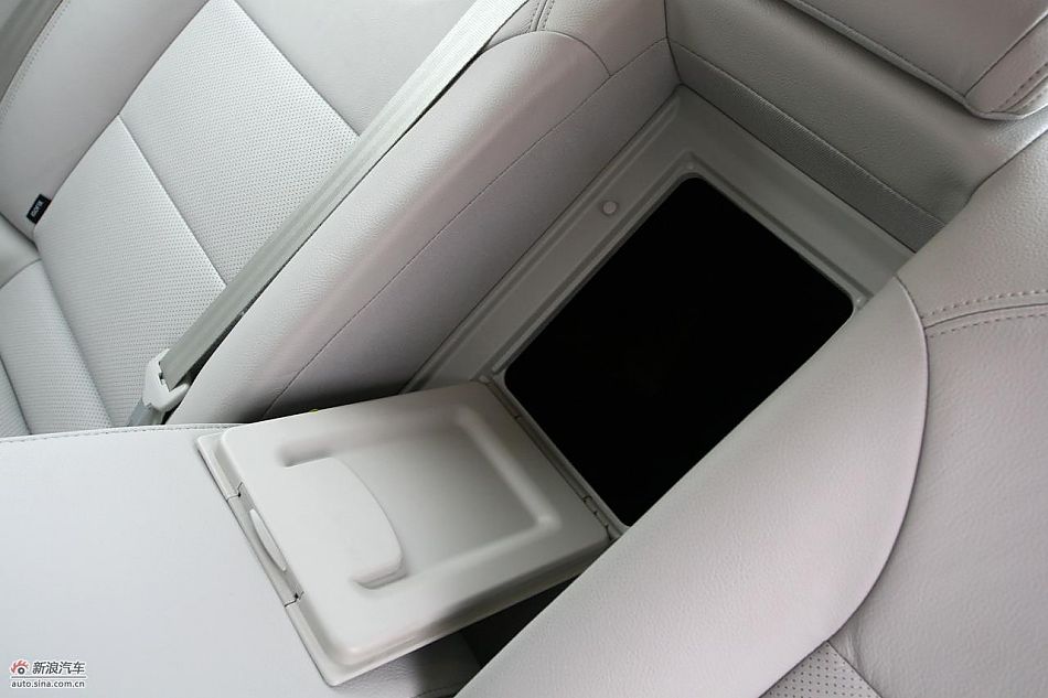 东风雪铁龙C5 2.3L尊雅型