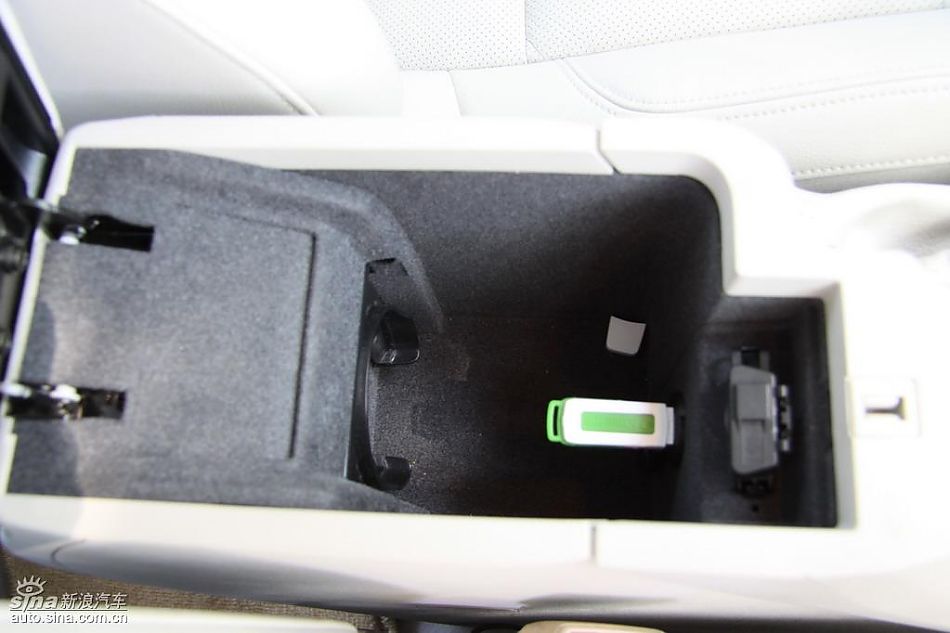 东风雪铁龙C5内饰实拍图