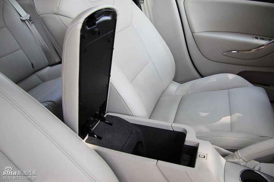 东风雪铁龙C5内饰实拍图