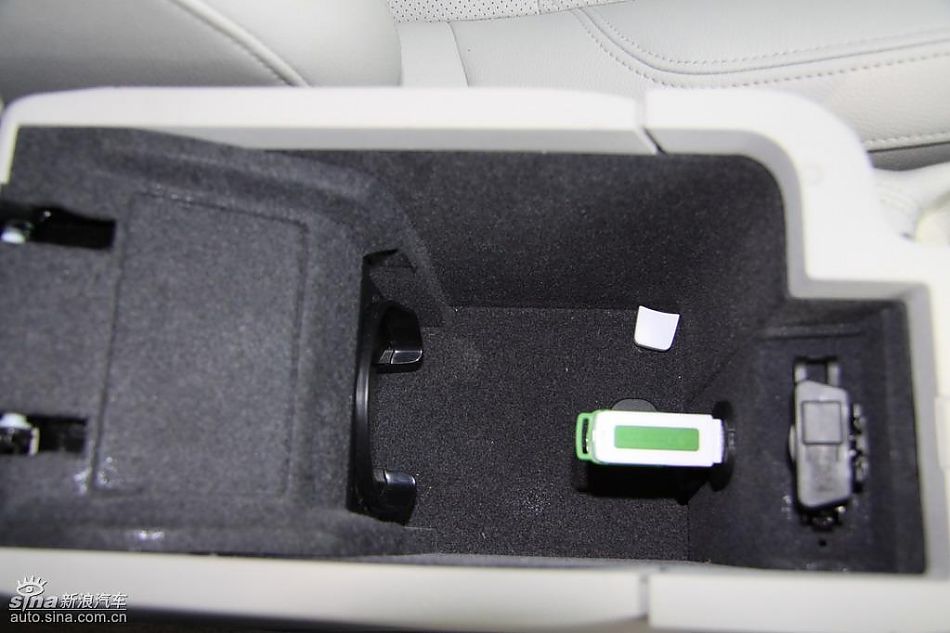 东风雪铁龙C5内饰实拍图