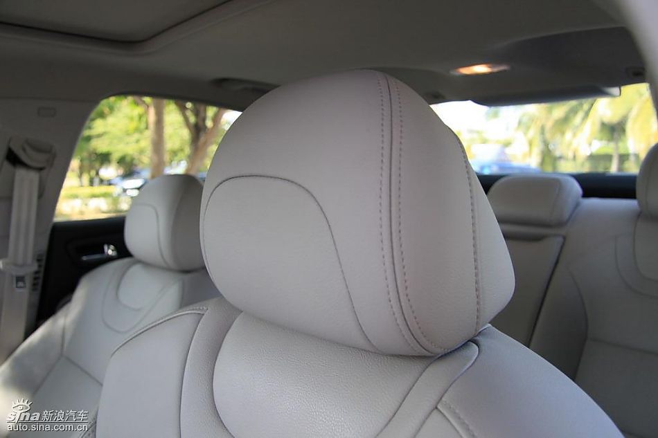 东风雪铁龙C5内饰实拍图