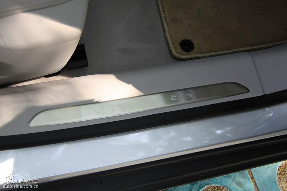 东风雪铁龙C5内饰实拍图