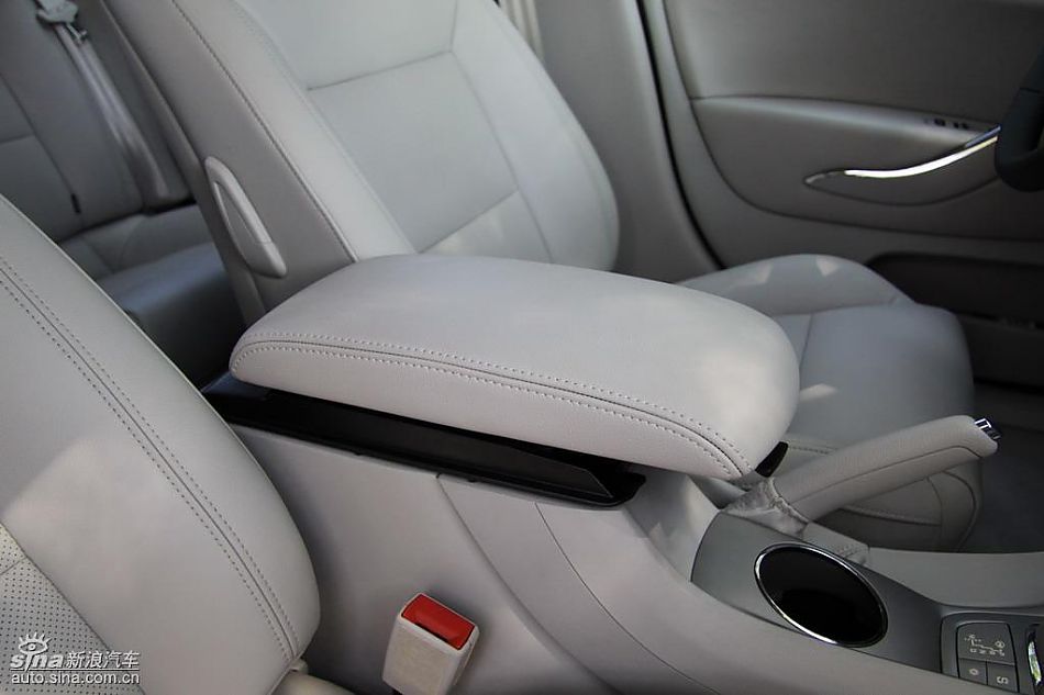 东风雪铁龙C5内饰实拍图