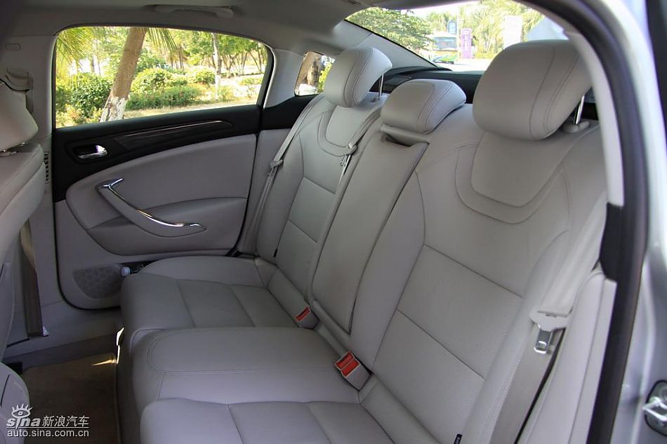 东风雪铁龙C5内饰实拍图