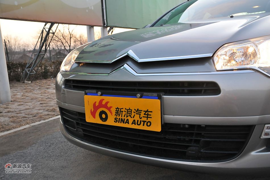 车辆外部细节实拍