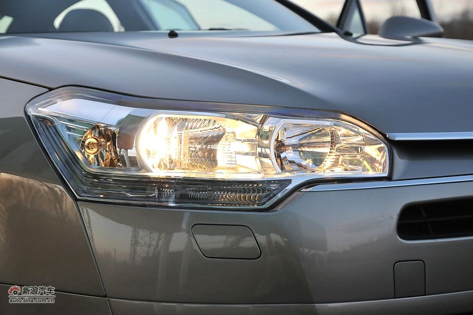 车辆外部细节实拍