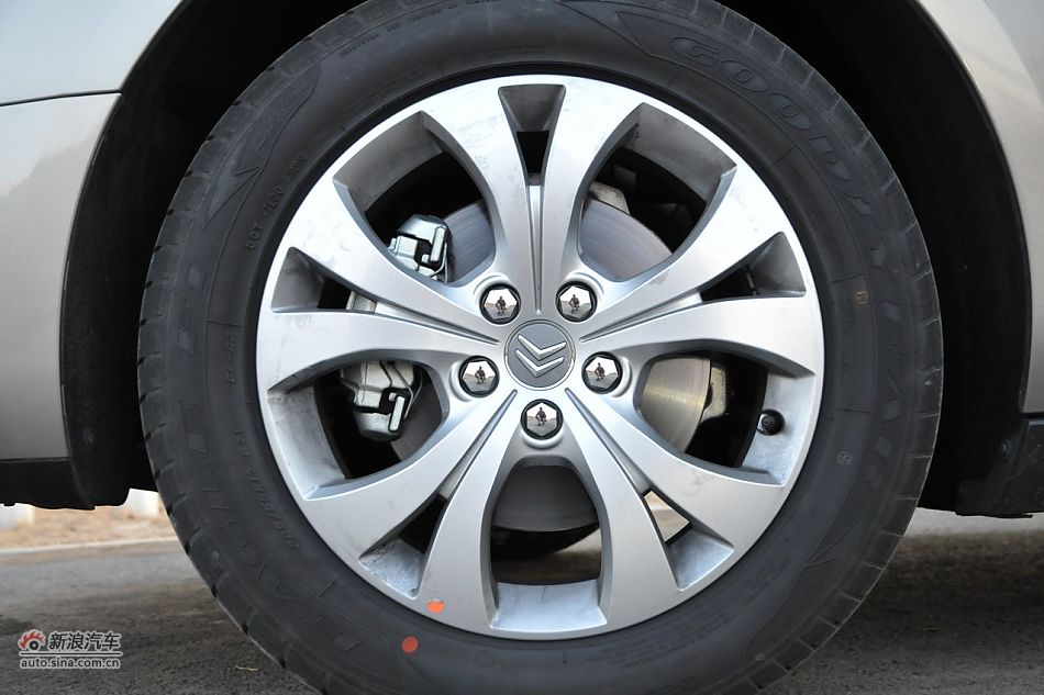 车辆外部细节实拍