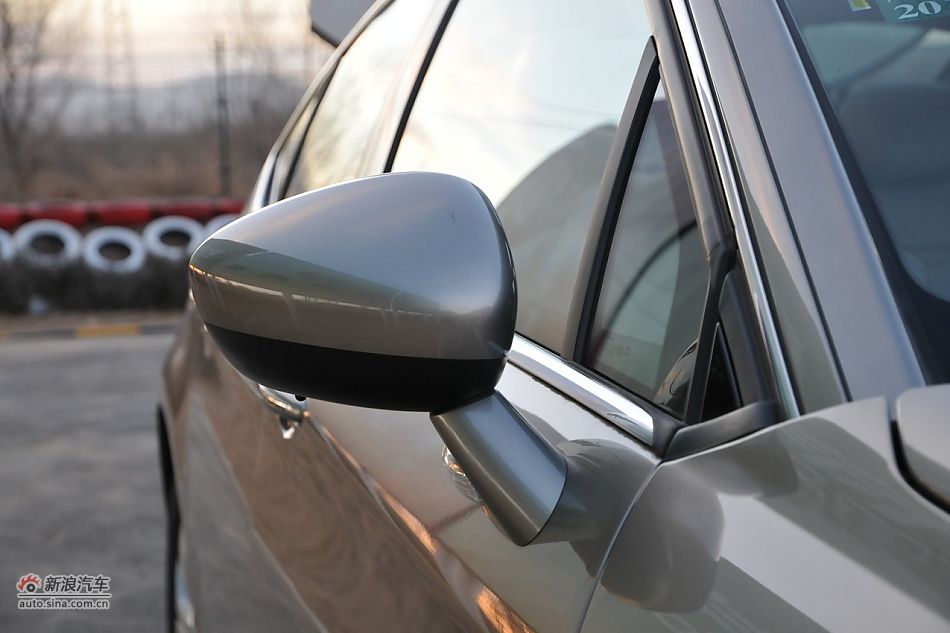 车辆外部细节实拍