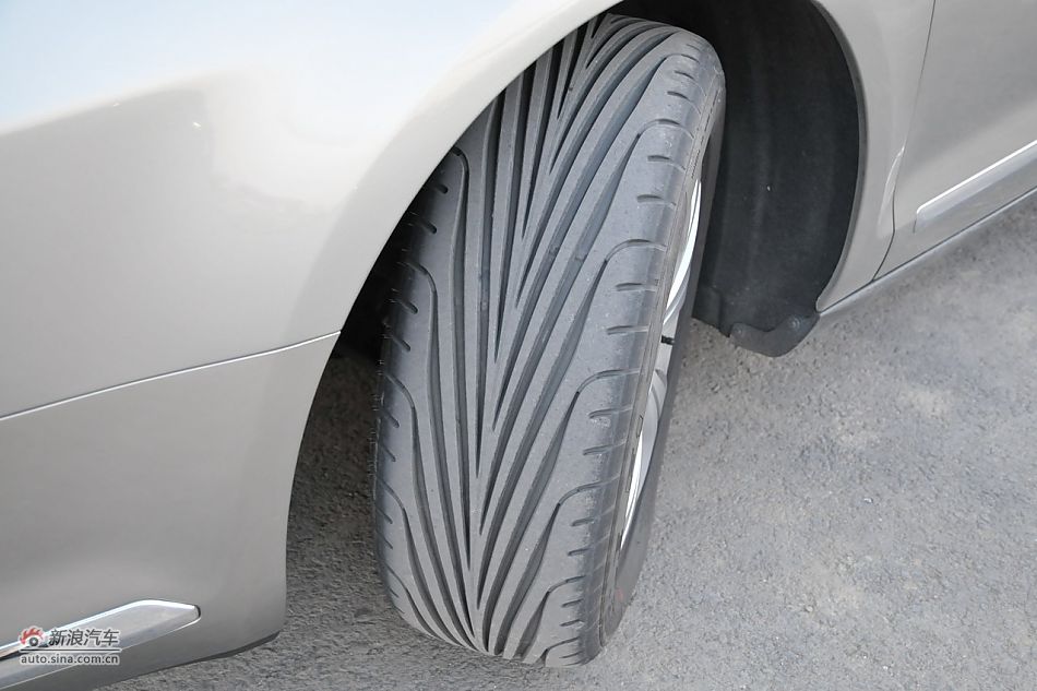 车辆外部细节实拍