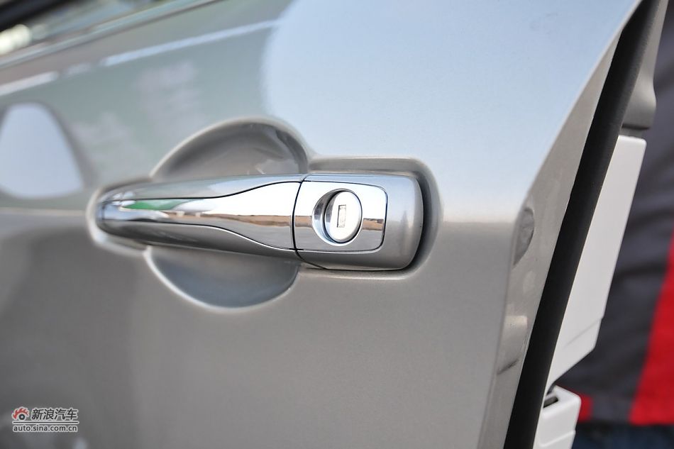 车辆外部细节实拍