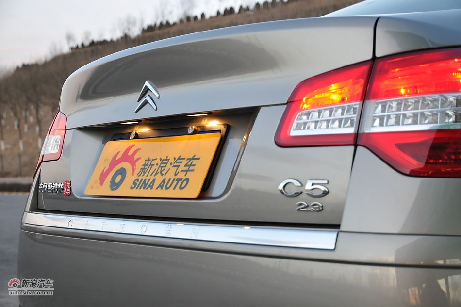 车辆外部细节实拍