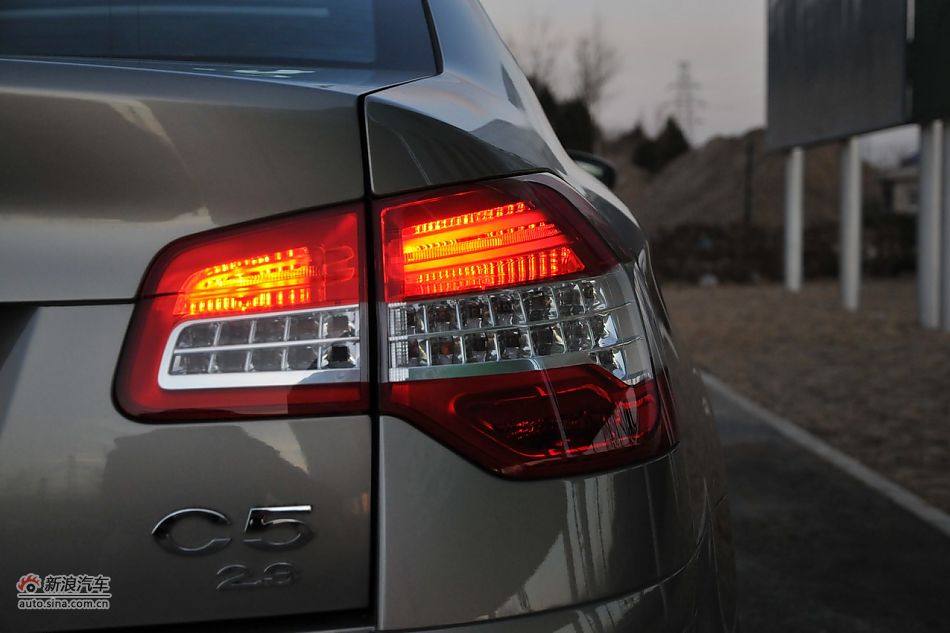 车辆外部细节实拍