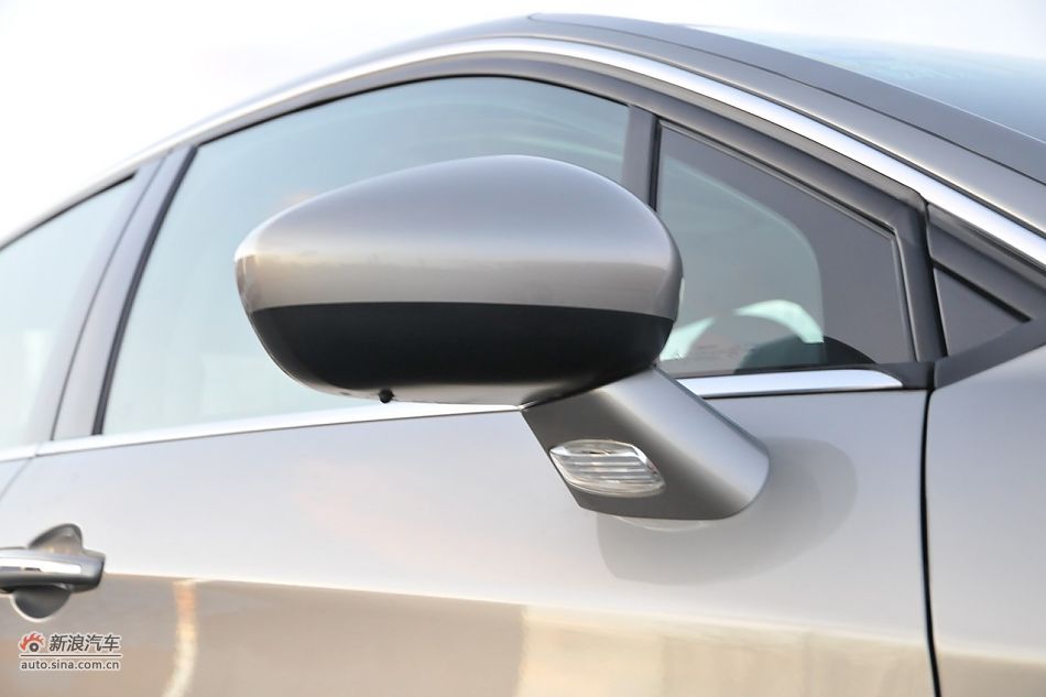 车辆外部细节实拍