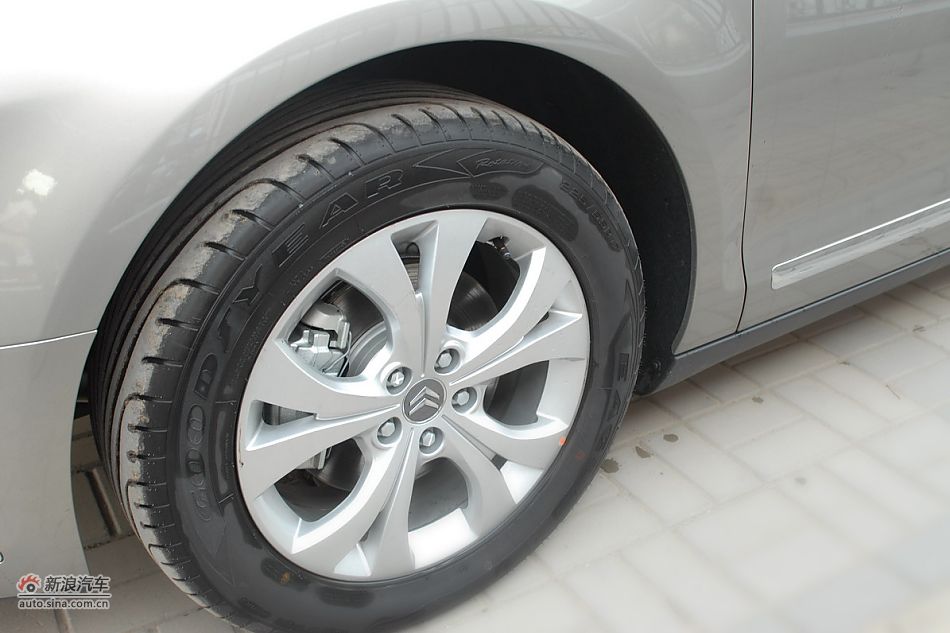 2011款东风雪铁龙C5外观图片