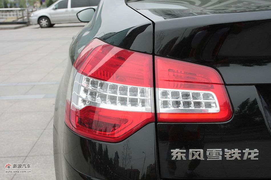2010款东风雪铁龙C5 2.3L尊贵型