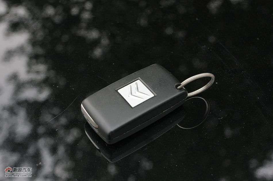 发动机、底盘及后备箱