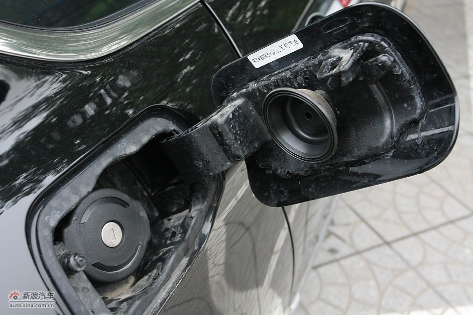 发动机、底盘及后备箱