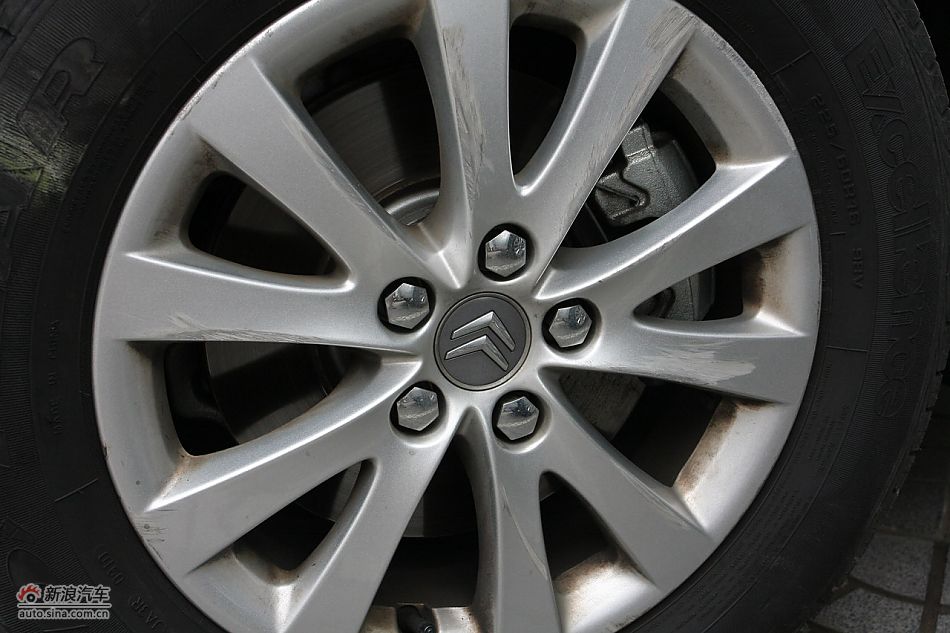 发动机、底盘及后备箱