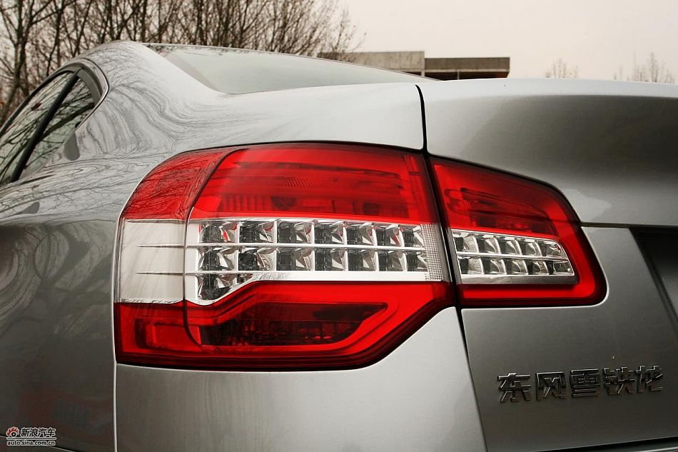 东风雪铁龙C5 2.3L尊雅型