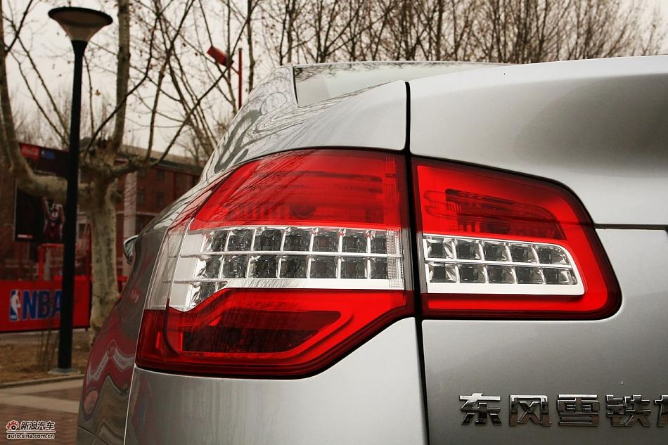 东风雪铁龙C5 2.3L尊雅型