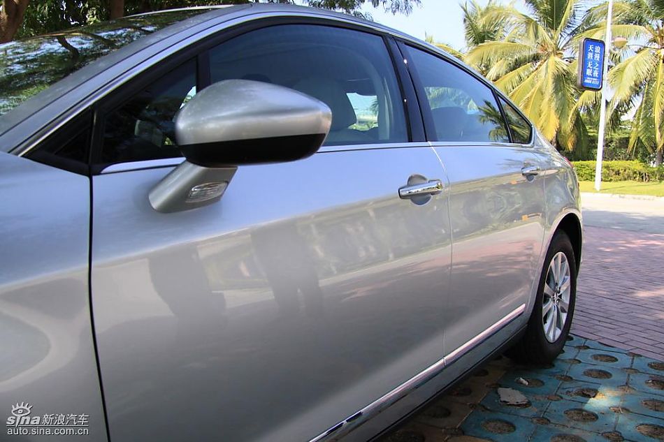 东风雪铁龙C5外观实拍图