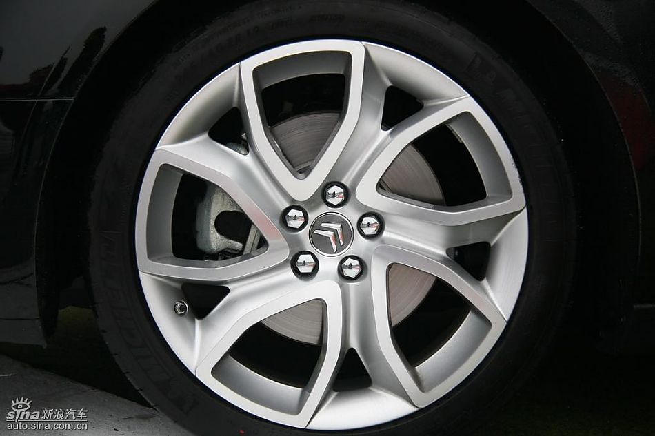 雪铁龙新C5外观实拍图