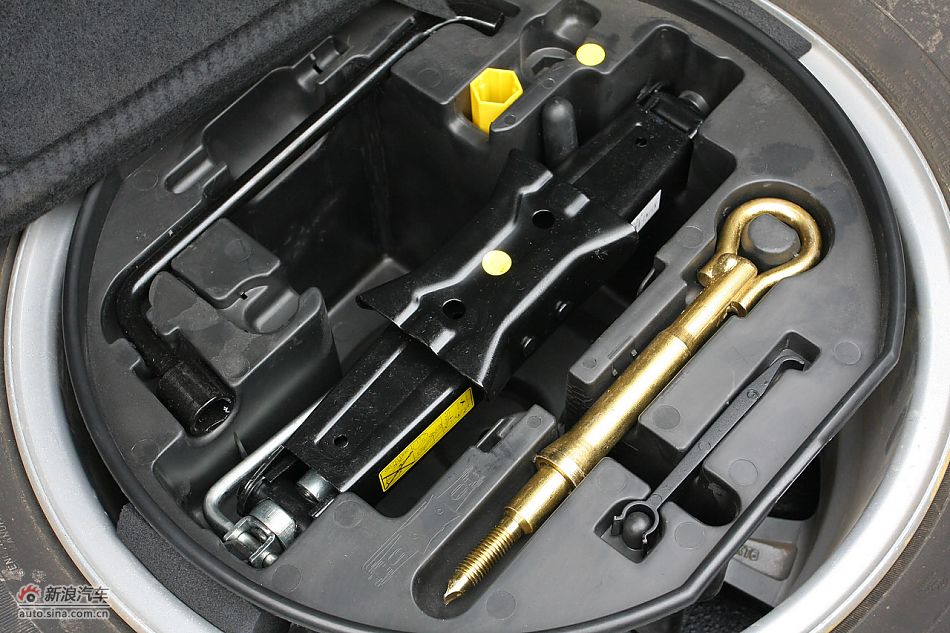 发动机、底盘及后备箱