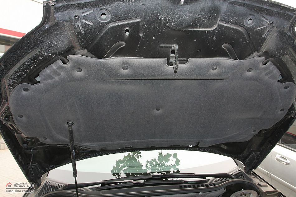 发动机、底盘及后备箱