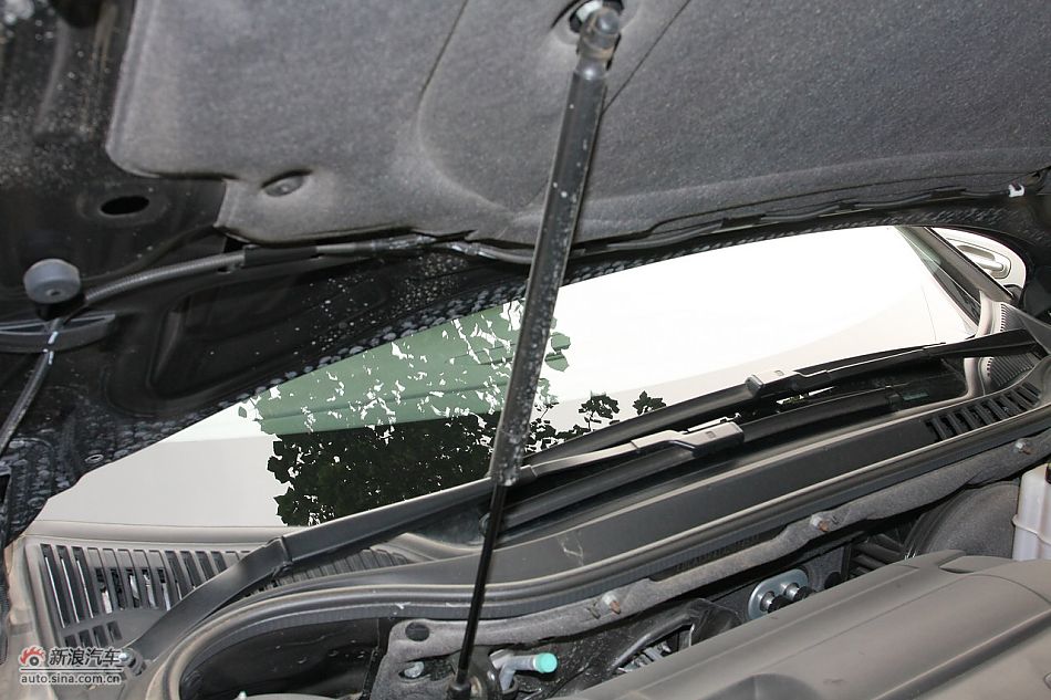 发动机、底盘及后备箱