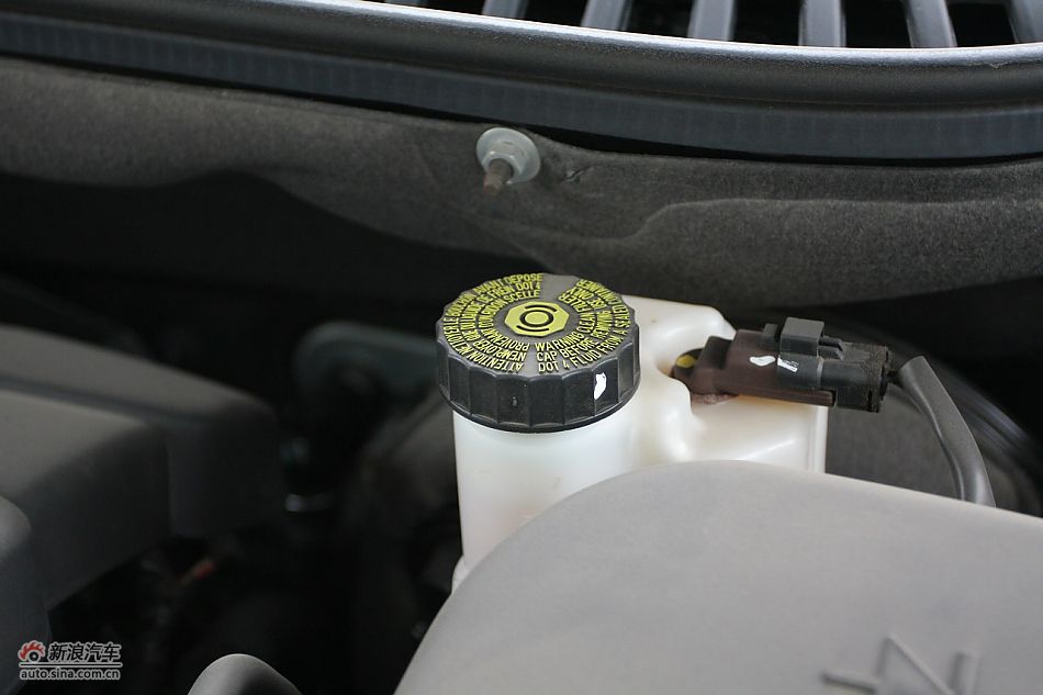 发动机、底盘及后备箱