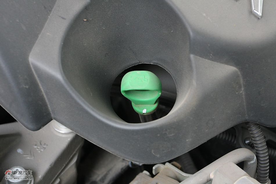 发动机、底盘及后备箱