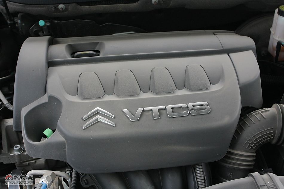 发动机、底盘及后备箱