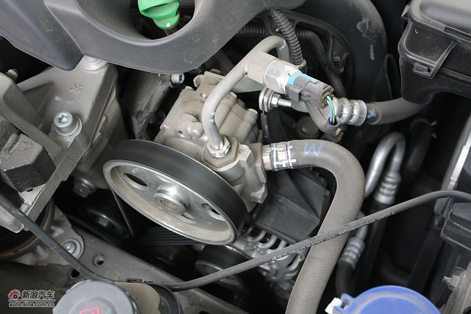 发动机、底盘及后备箱