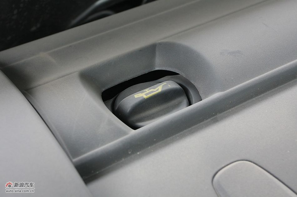 发动机、底盘及后备箱