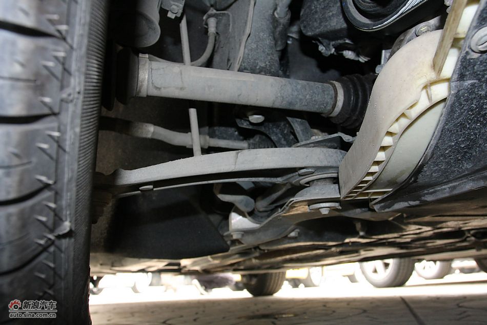 发动机、底盘及后备箱