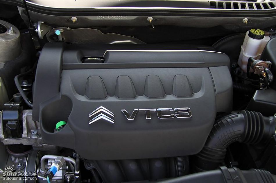 东风雪铁龙C5发动机实拍图