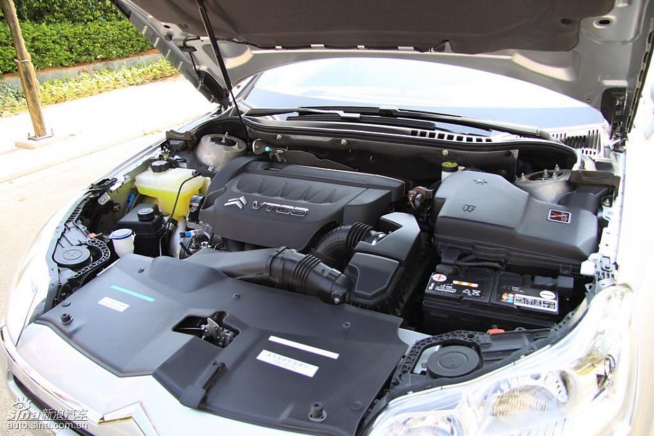 东风雪铁龙C5发动机实拍图