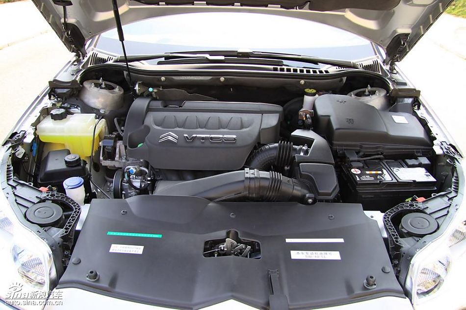 东风雪铁龙C5发动机实拍图
