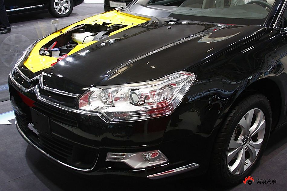 雪铁龙C5切割车