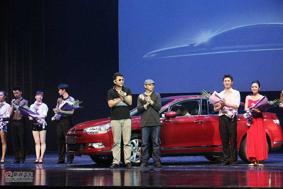 东风雪铁龙C5拉菲红《心随C舞》导演