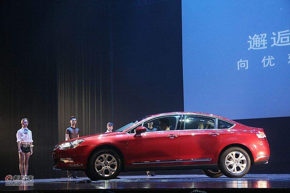 东风雪铁龙C5拉菲红上市现场