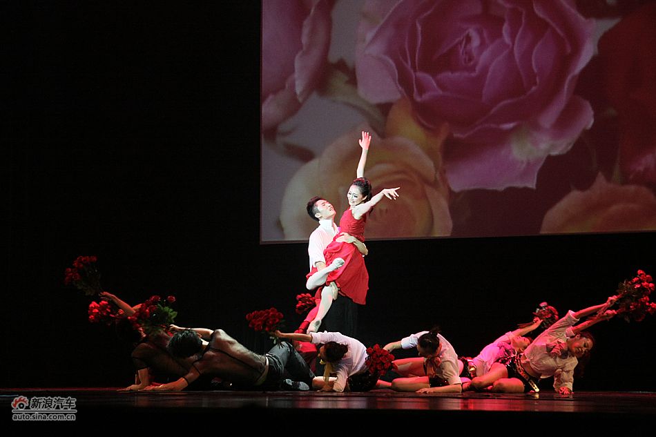 东风雪铁龙C5拉菲红上市现场