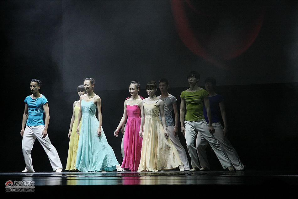 东风雪铁龙C5拉菲红上市现场