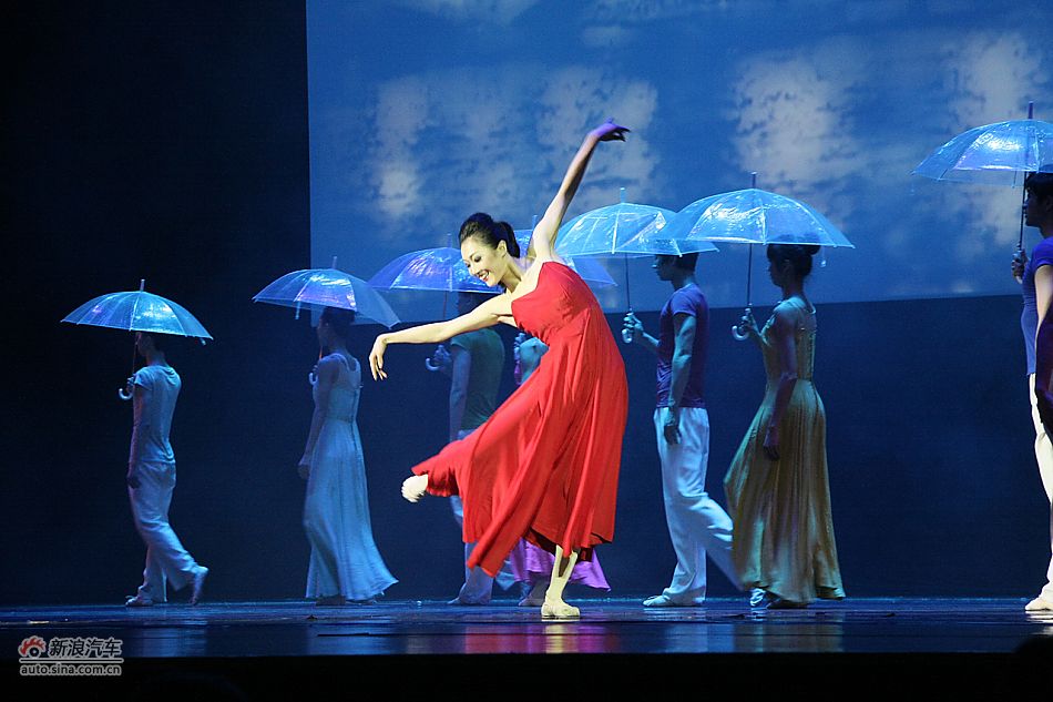 东风雪铁龙C5拉菲红上市现场