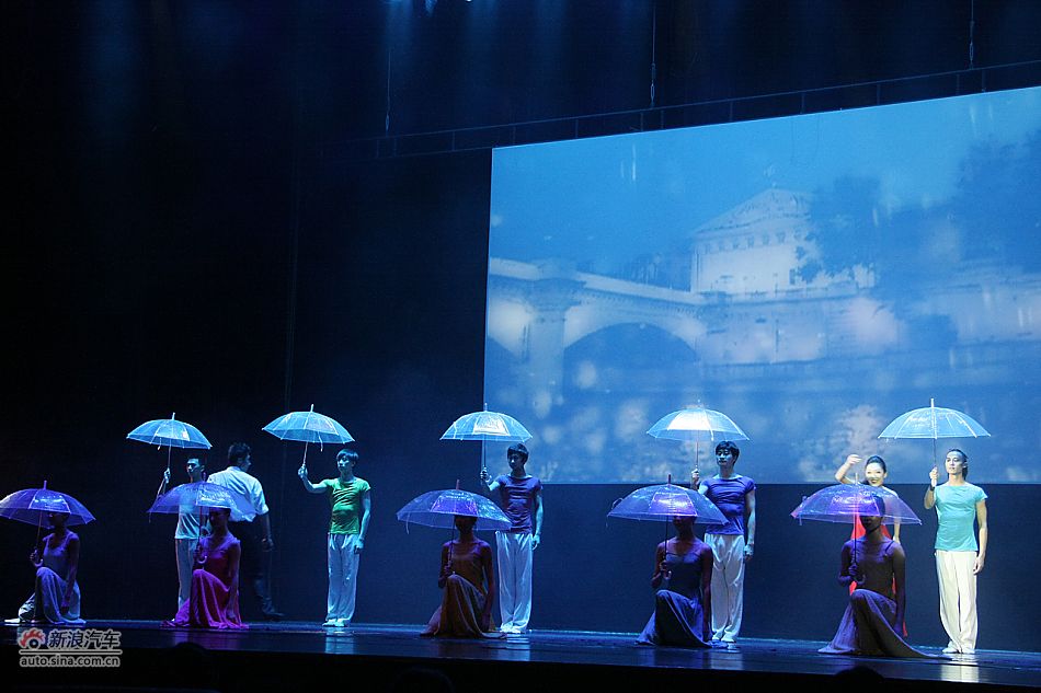 东风雪铁龙C5拉菲红上市现场