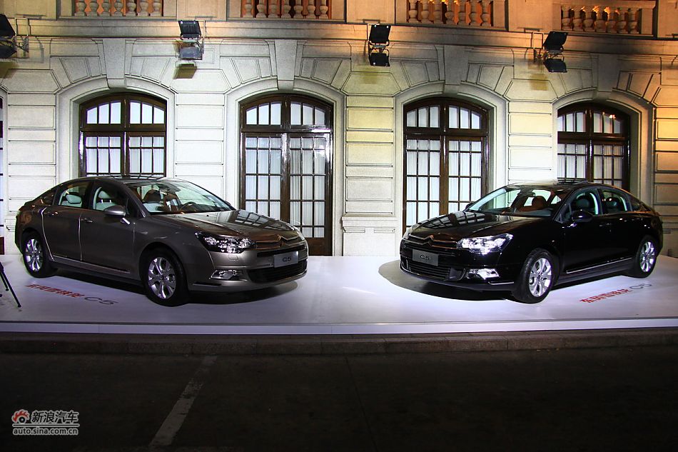 2011款东风雪铁龙C5上市现场展示车型