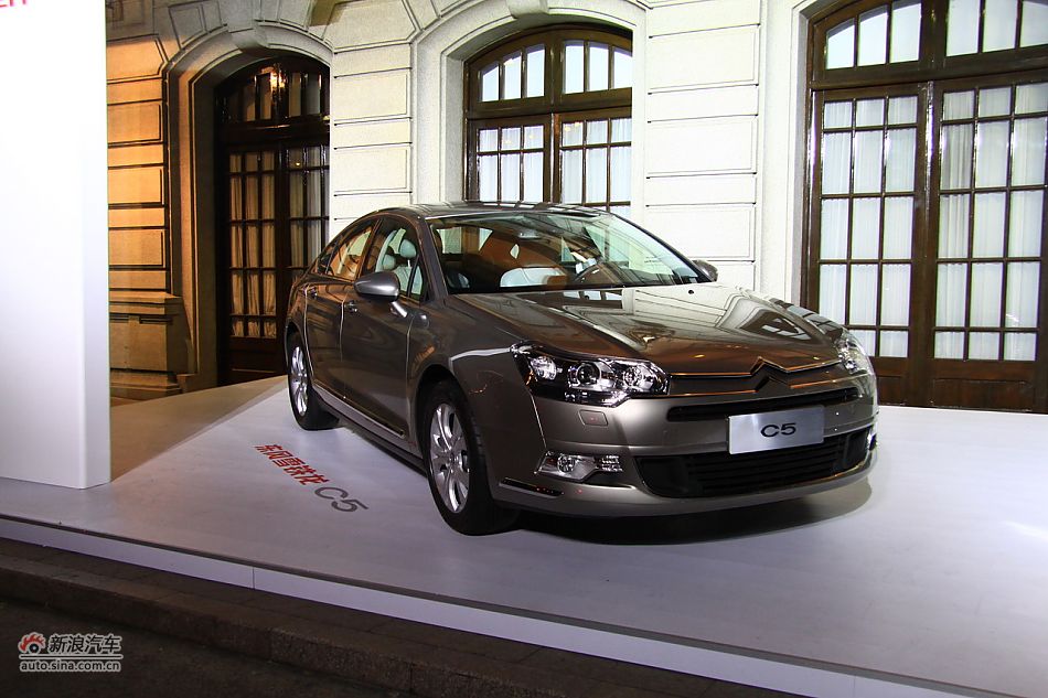 2011款东风雪铁龙C5上市现场展示车型