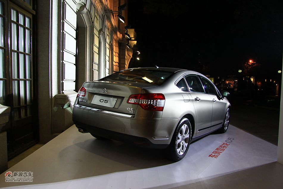 2011款东风雪铁龙C5上市现场展示车型